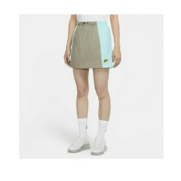 ❤️SOLD❤️Nike Womens Sportswear Icon Clash Woven S - Picture 4 of 5